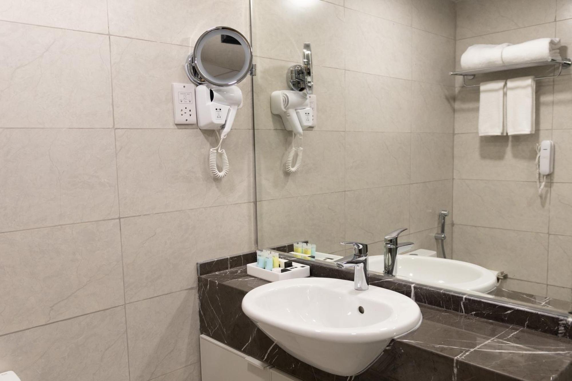 Vendome Plaza Hotel ドバイ エクステリア 写真
